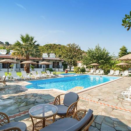 Strawberry Skiathos อายา ปารัสเกวี ภายนอก รูปภาพ