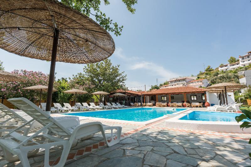 Strawberry Skiathos อายา ปารัสเกวี ภายนอก รูปภาพ