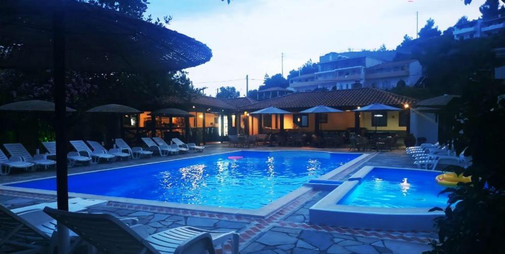 Strawberry Skiathos อายา ปารัสเกวี ภายนอก รูปภาพ