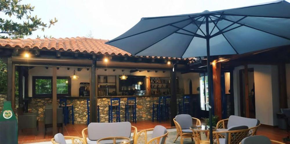 Strawberry Skiathos อายา ปารัสเกวี ภายนอก รูปภาพ