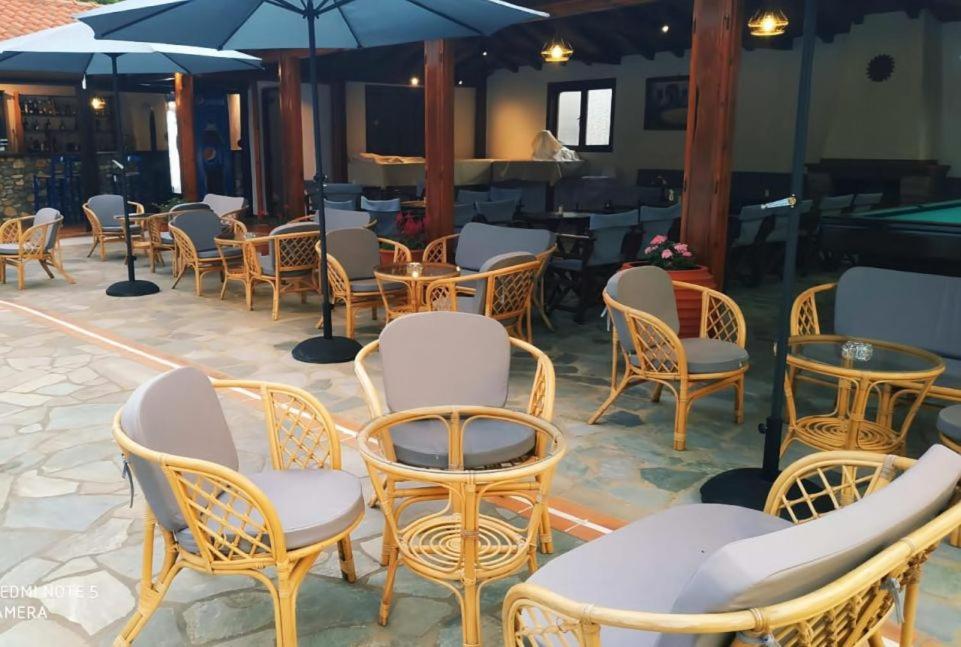 Strawberry Skiathos อายา ปารัสเกวี ภายนอก รูปภาพ