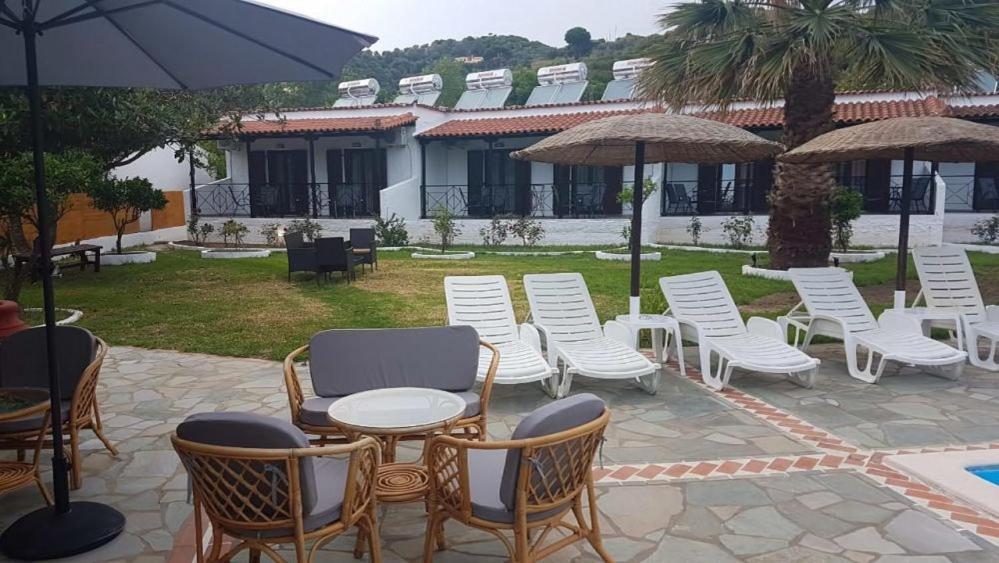 Strawberry Skiathos อายา ปารัสเกวี ภายนอก รูปภาพ