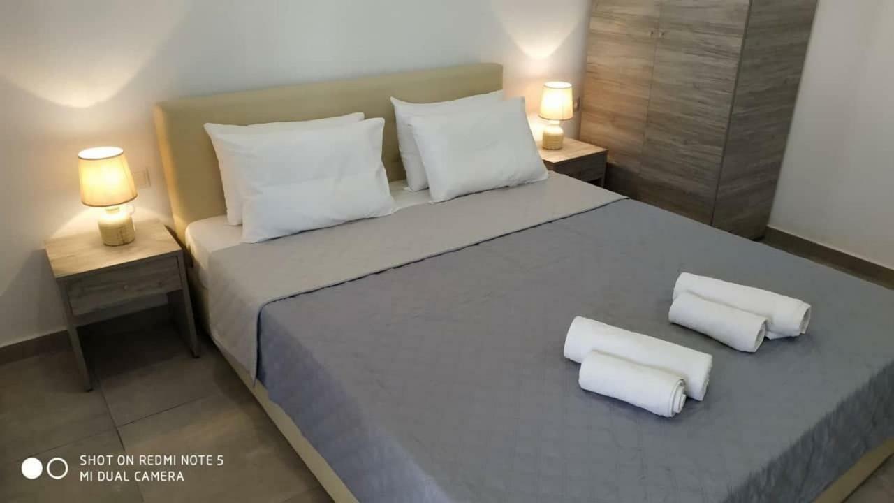 Strawberry Skiathos อายา ปารัสเกวี ภายนอก รูปภาพ