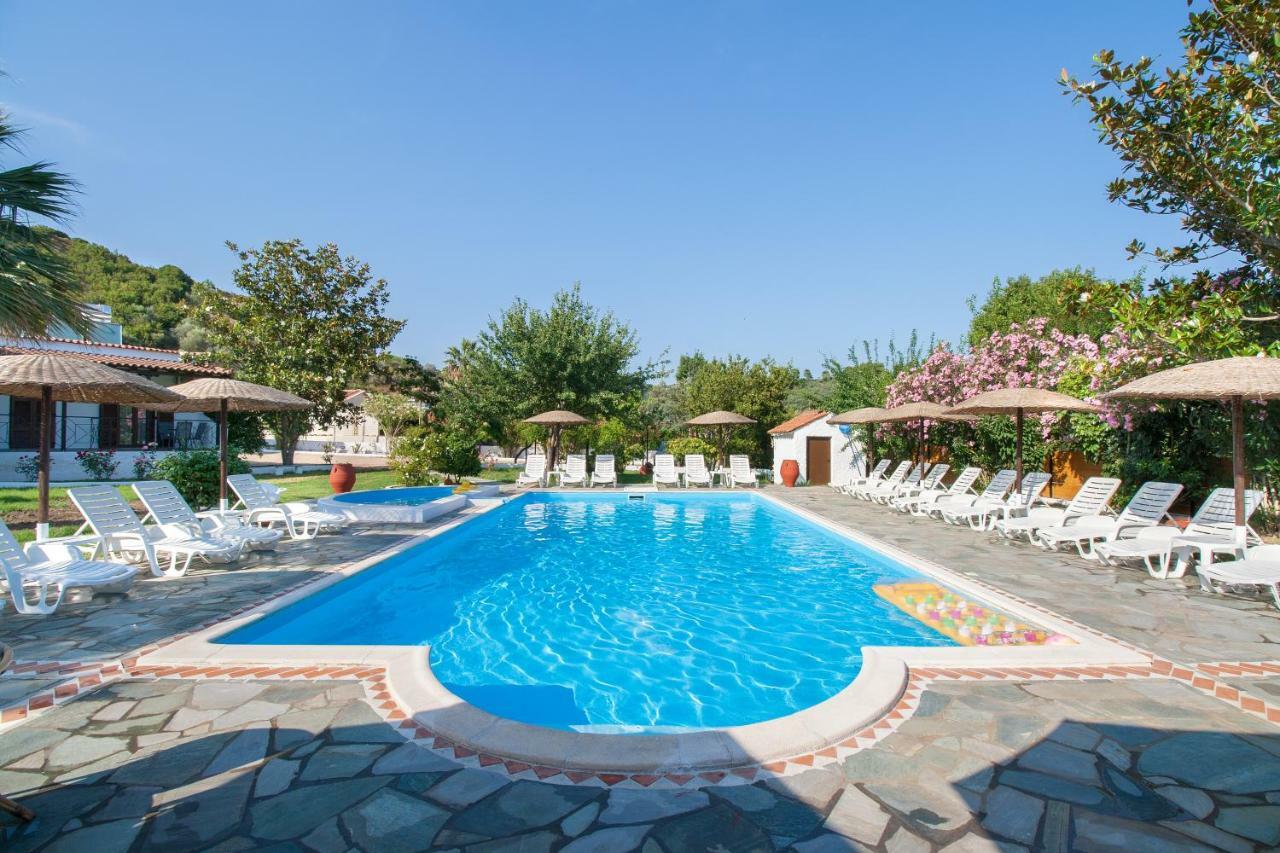 Strawberry Skiathos อายา ปารัสเกวี ภายนอก รูปภาพ
