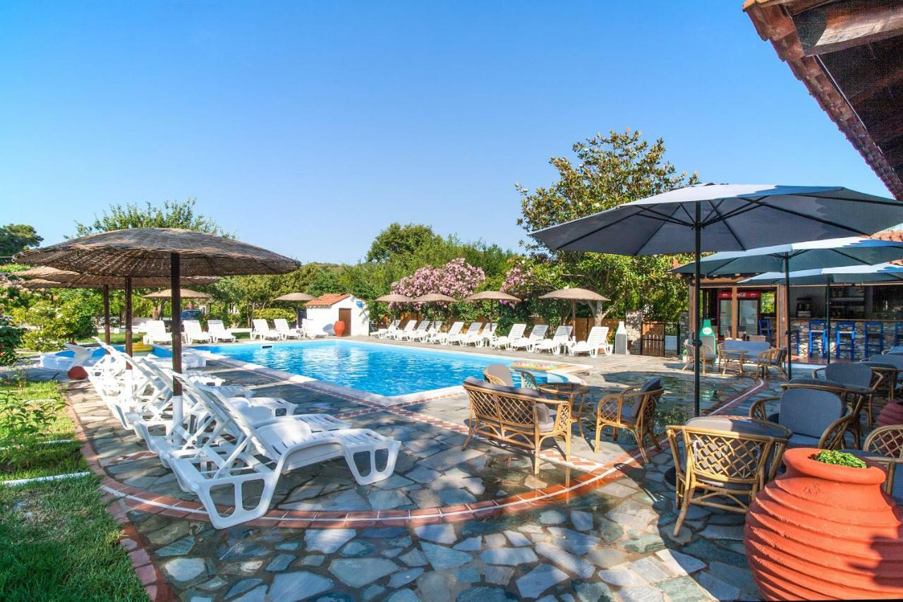 Strawberry Skiathos อายา ปารัสเกวี ภายนอก รูปภาพ