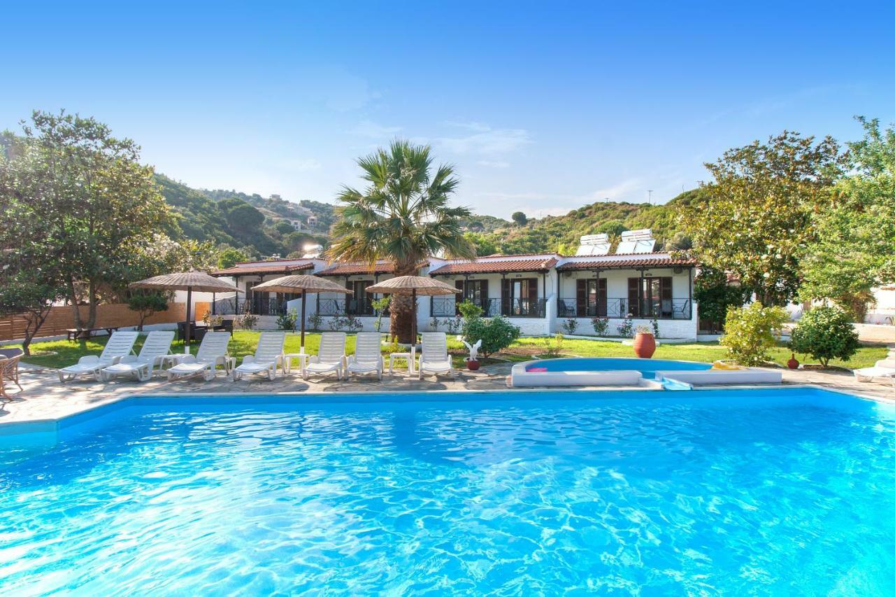 Strawberry Skiathos อายา ปารัสเกวี ภายนอก รูปภาพ