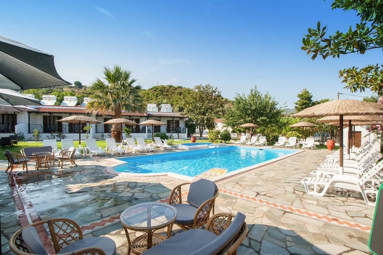 Strawberry Skiathos อายา ปารัสเกวี ภายนอก รูปภาพ