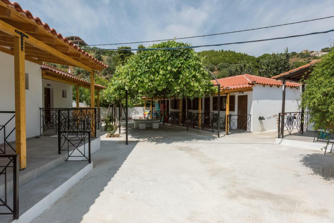 Strawberry Skiathos อายา ปารัสเกวี ภายนอก รูปภาพ