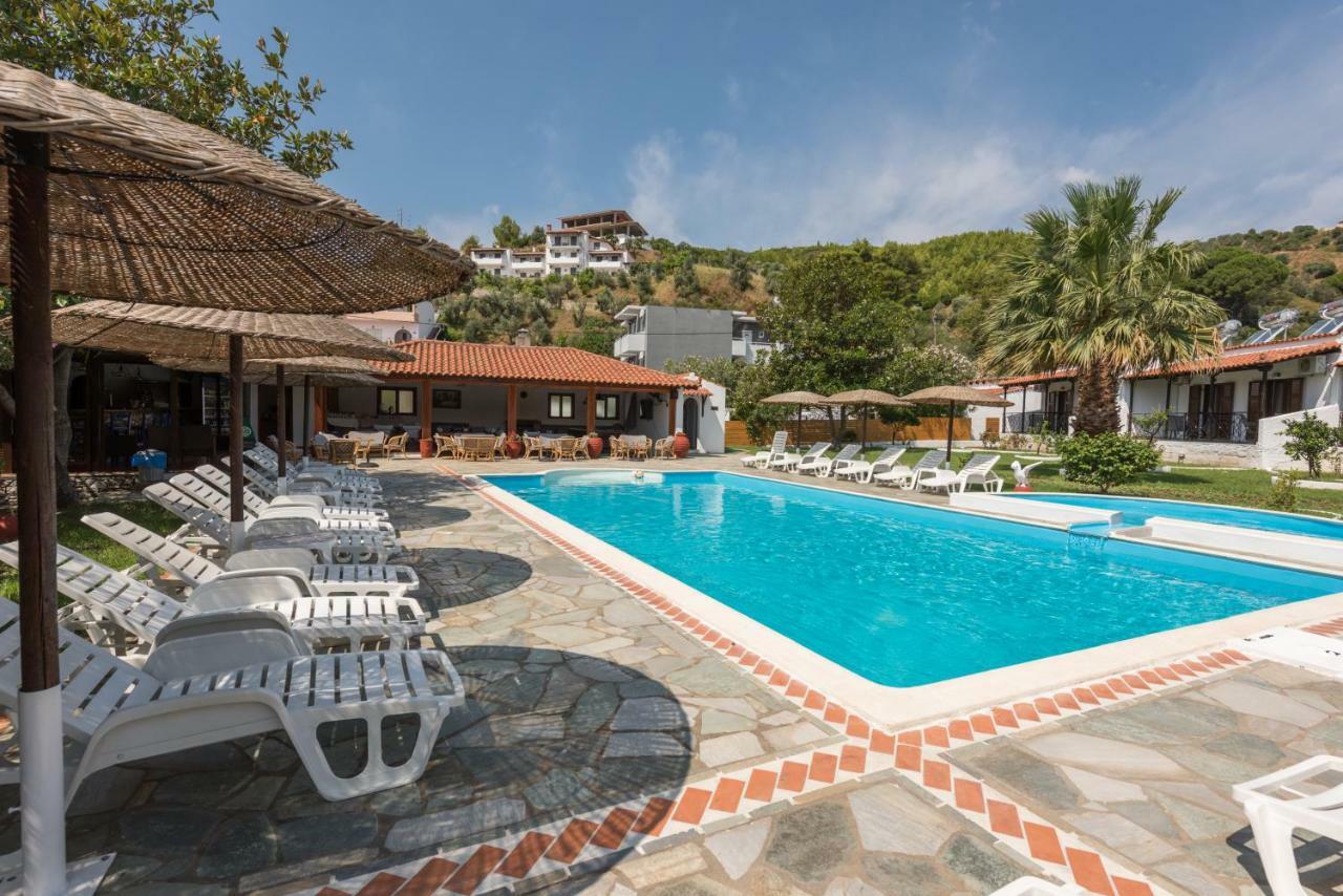 Strawberry Skiathos อายา ปารัสเกวี ภายนอก รูปภาพ