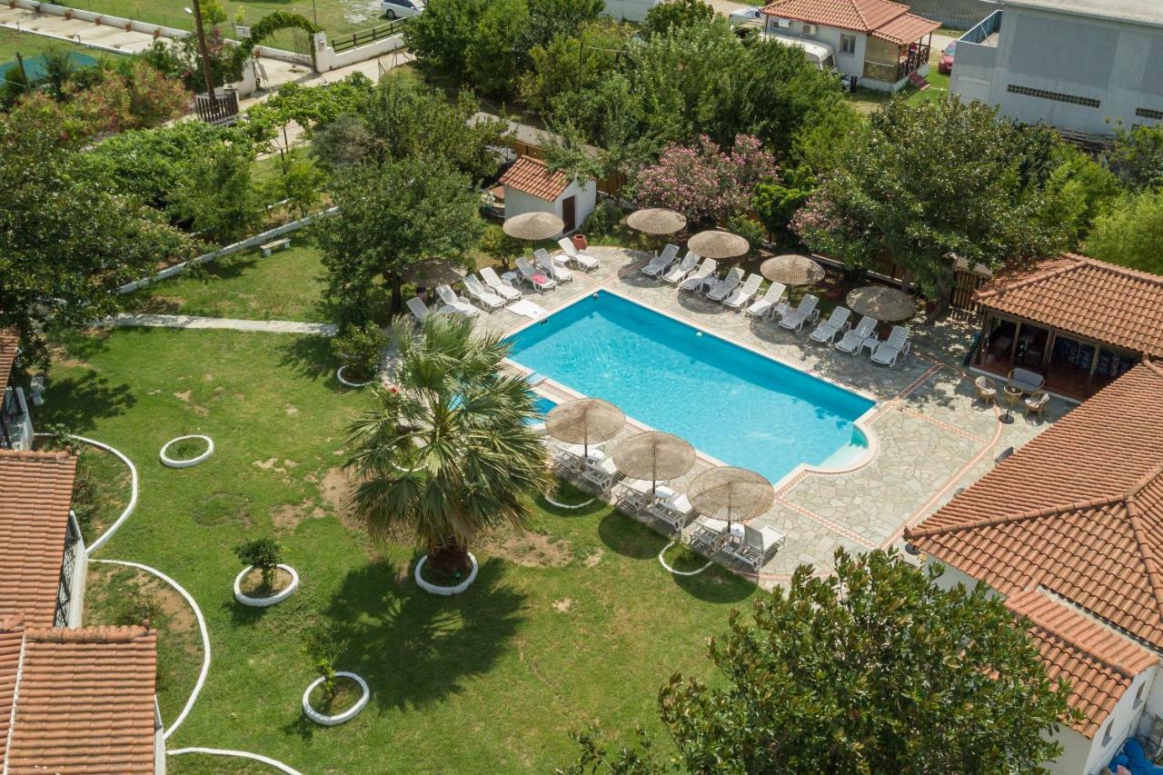 Strawberry Skiathos อายา ปารัสเกวี ภายนอก รูปภาพ