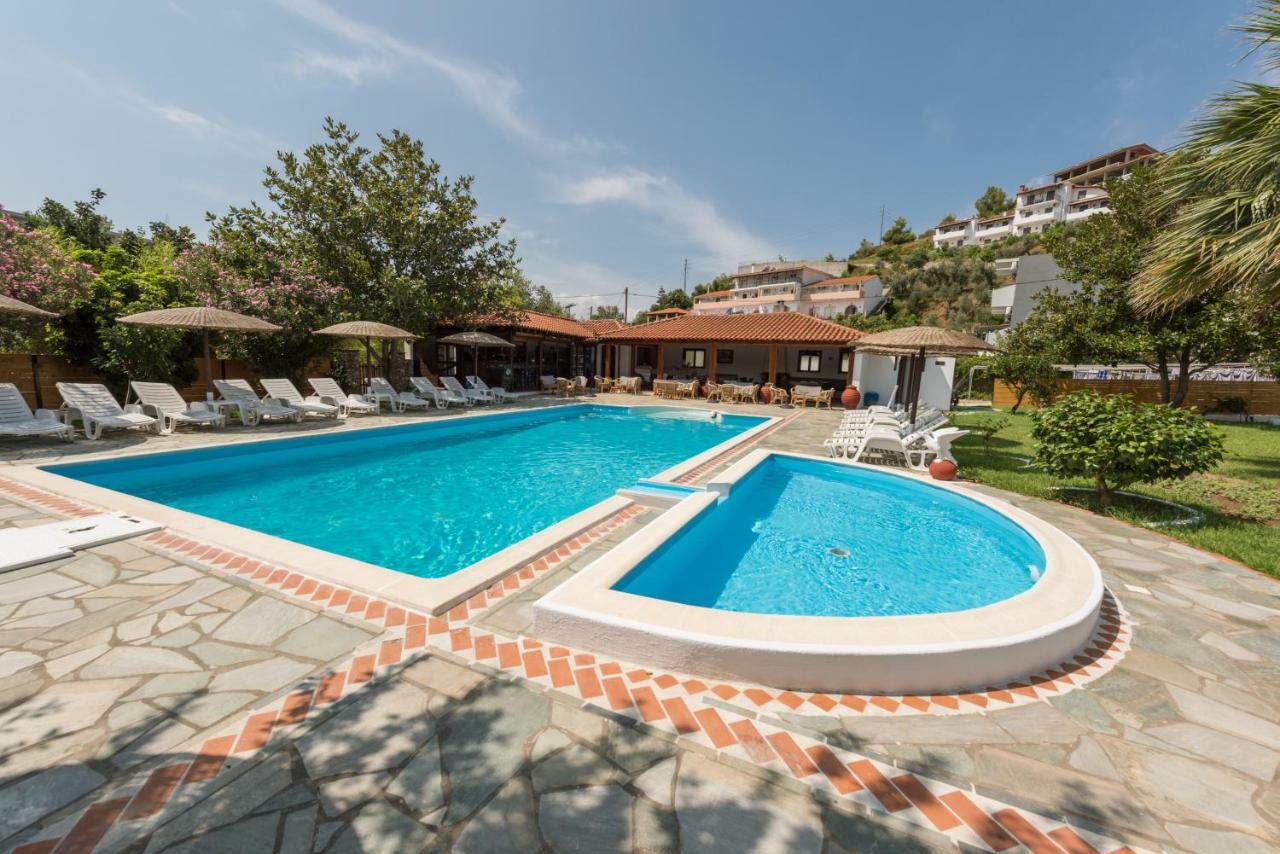 Strawberry Skiathos อายา ปารัสเกวี ภายนอก รูปภาพ