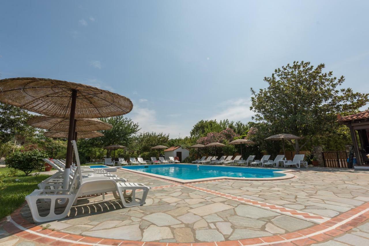 Strawberry Skiathos อายา ปารัสเกวี ภายนอก รูปภาพ