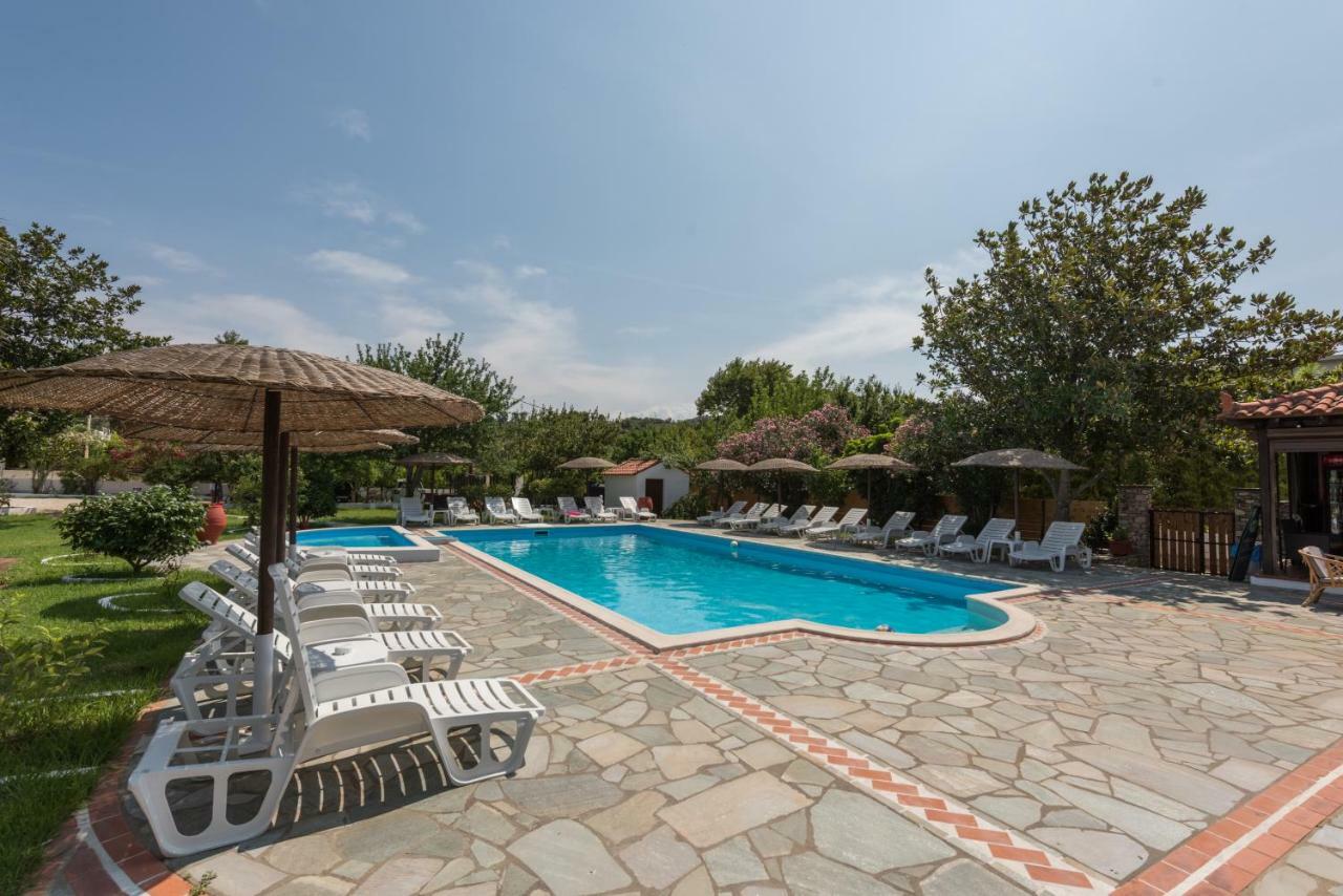 Strawberry Skiathos อายา ปารัสเกวี ภายนอก รูปภาพ