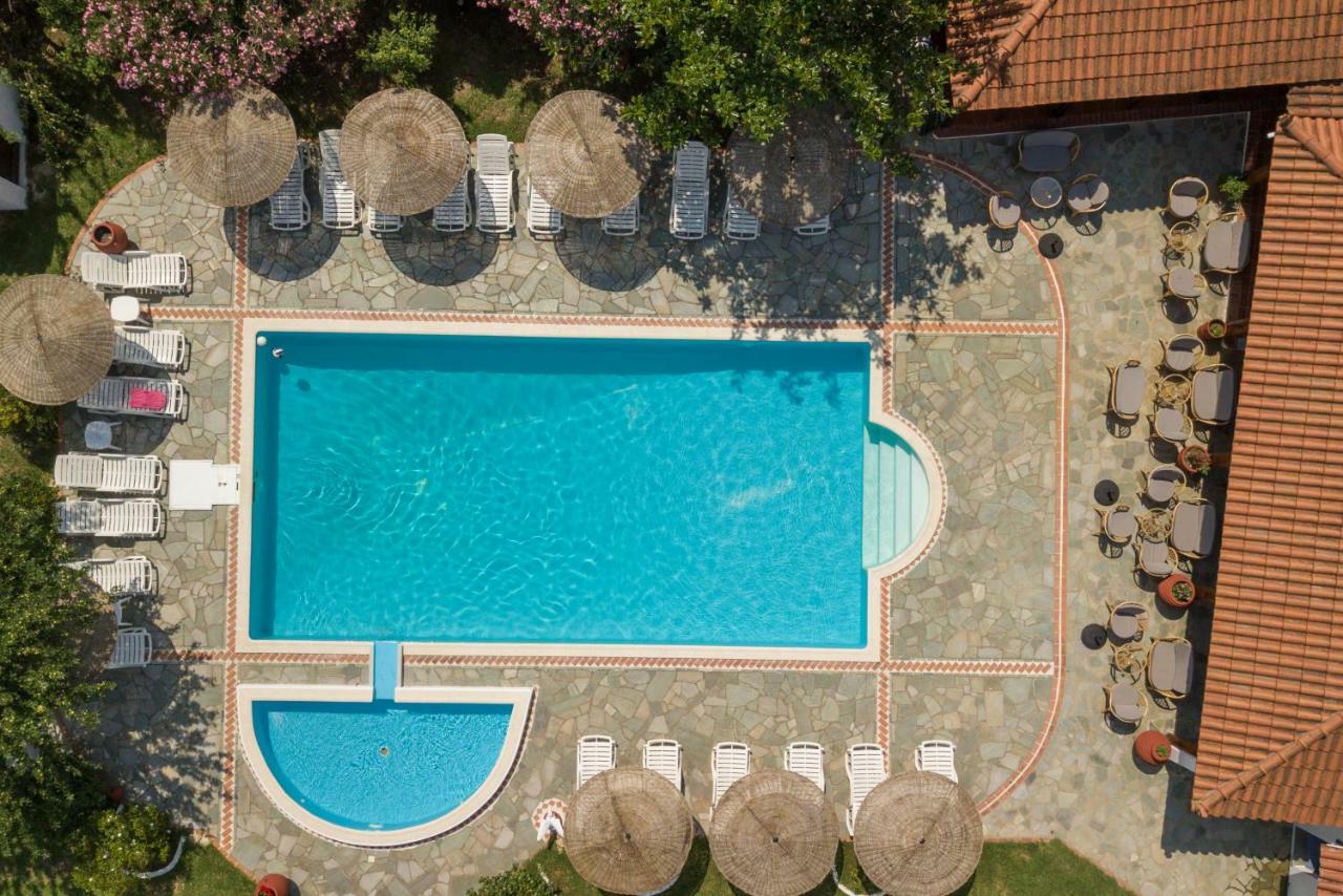 Strawberry Skiathos อายา ปารัสเกวี ภายนอก รูปภาพ